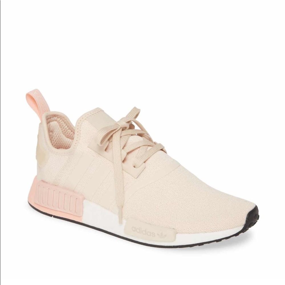 🔥🔥Adidas NMD R1 Athletic Shoe.